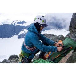 Exped Black Ice 45 Backpack - L - Black 9 Exped Black Ice 45 Backpack - L - Black -Buitenuitrusting exped in action 10 1197362