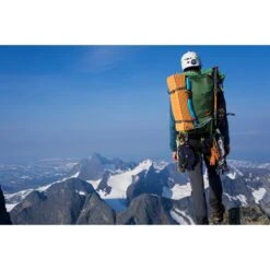 Exped Black Ice 45 Backpack - L - Black 10 Exped Black Ice 45 Backpack - L - Black -Buitenuitrusting exped in action 11 1197364