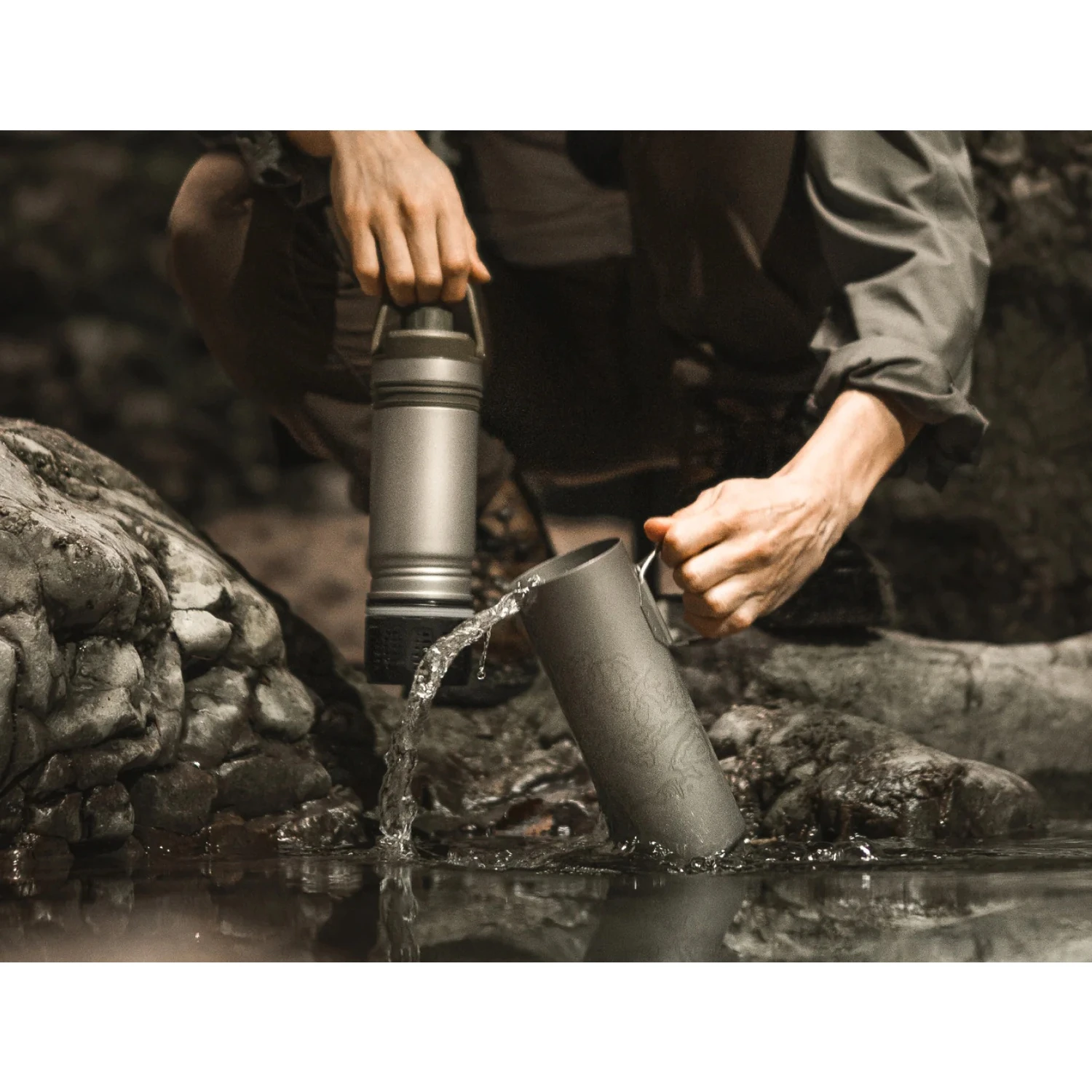 Grayl UltraPress Purifier Titanium Fles Met Waterfilter - 500ml - Covert Black 8 Grayl UltraPress Purifier Titanium Fles Met Waterfilter - 500ml - Covert Black - Afbeelding 6