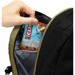 Haglöfs Tight Large Rugzak - True Black/olive Green 5P1 -Buitenuitrusting hagloefs tight large backpack true black olive green 5p1 1 1522124