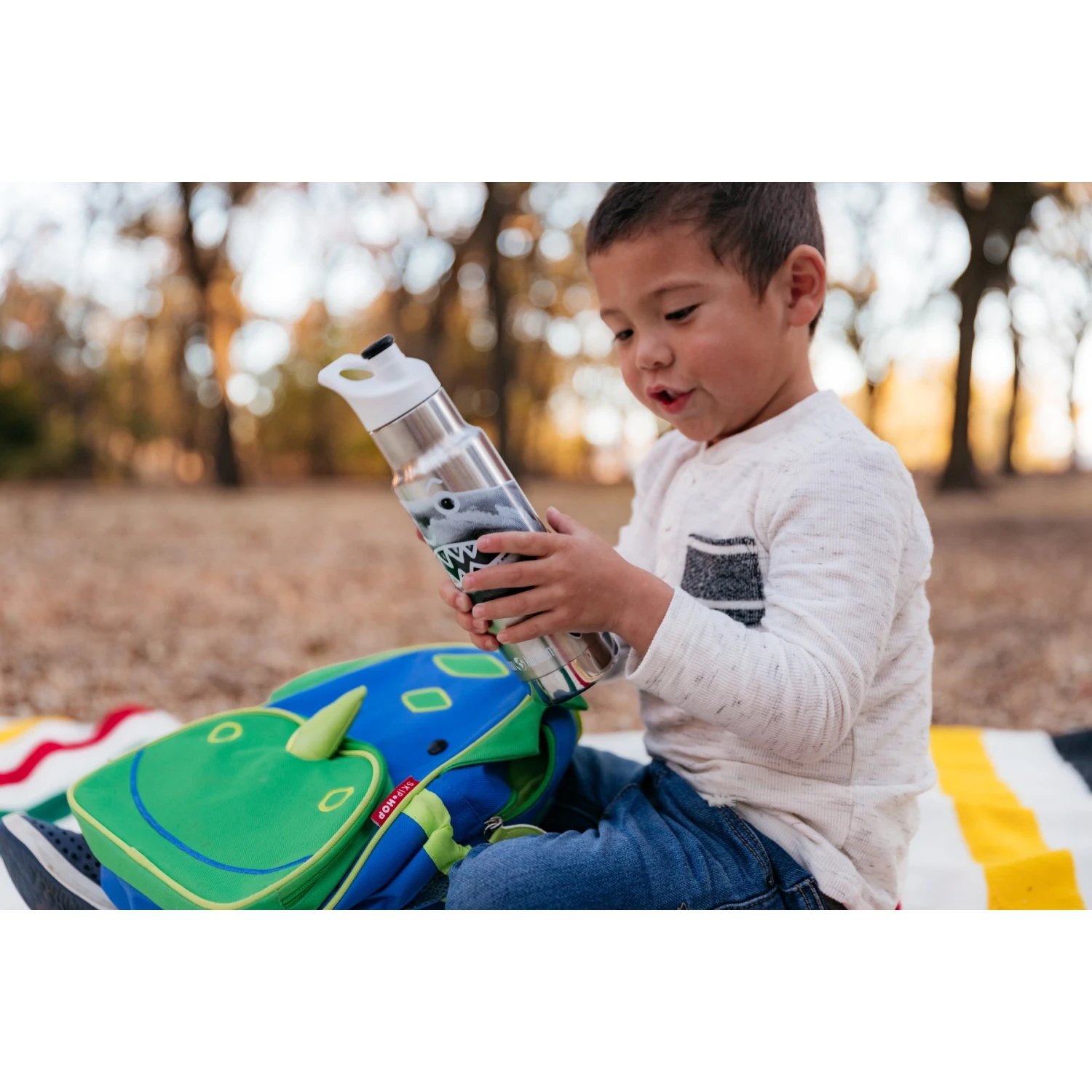 Klean Kanteen Kid Classic Isoleerfles + Sport Cap - 355 Ml - Navy Hearts 6 Klean Kanteen Kid Classic Isoleerfles + Sport Cap - 355 Ml - Navy Hearts - Afbeelding 4