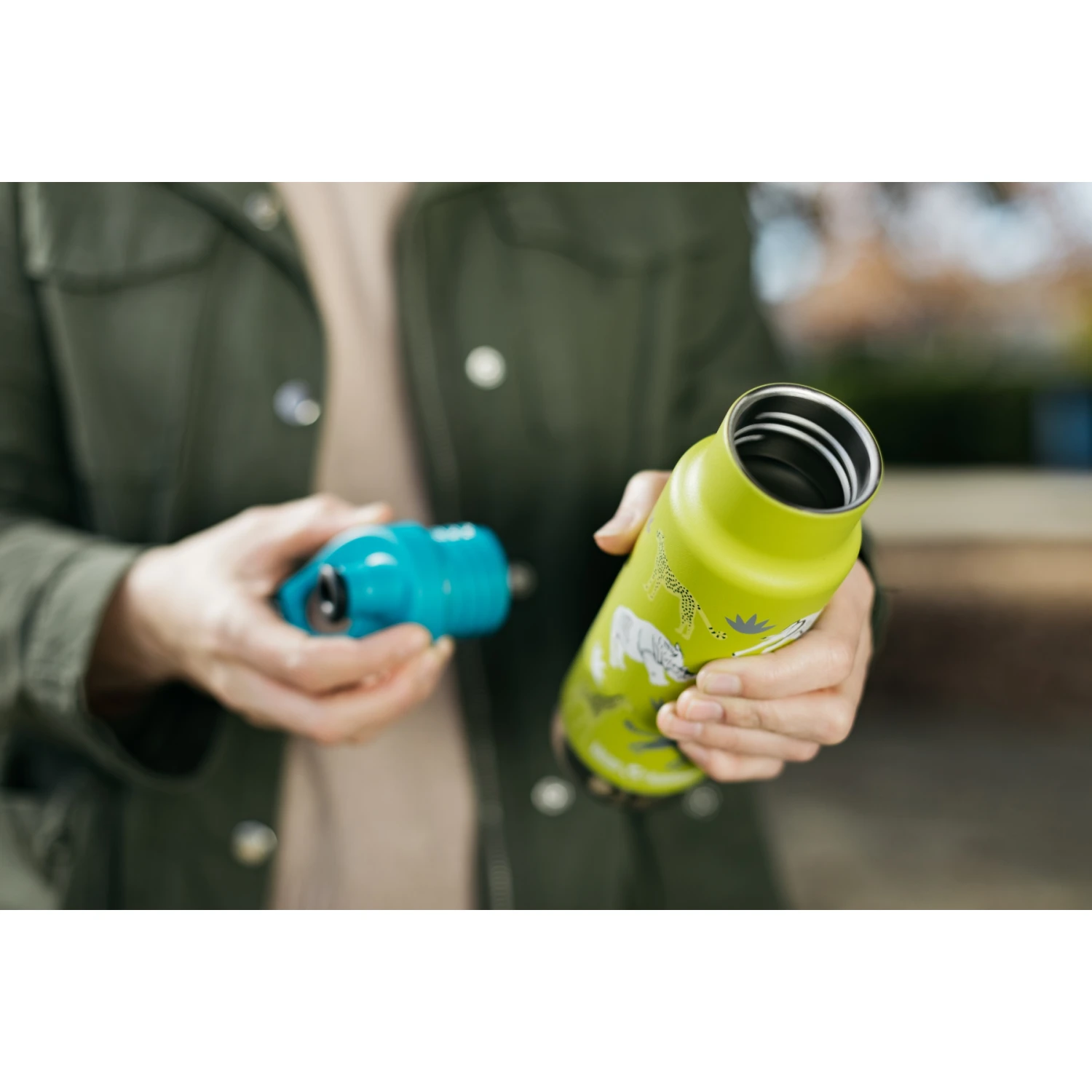 Klean Kanteen Kid Classic Isoleerfles + Sport Cap - 355 Ml - Navy Hearts 5 Klean Kanteen Kid Classic Isoleerfles + Sport Cap - 355 Ml - Navy Hearts - Afbeelding 3
